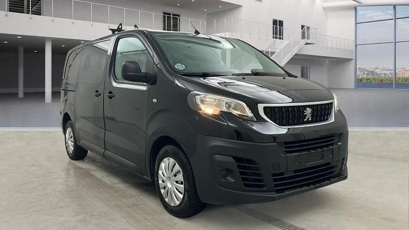 Gebraucht Peugeot Expert Premium 122 PS (89 kW) 2017 Schwarz Van