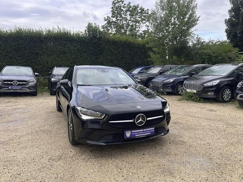 Schwarz Gebraucht 2022 Mercedes CLA200 Progressive Limousine | 26.799 € (Guter Preis) - Bild 1/4