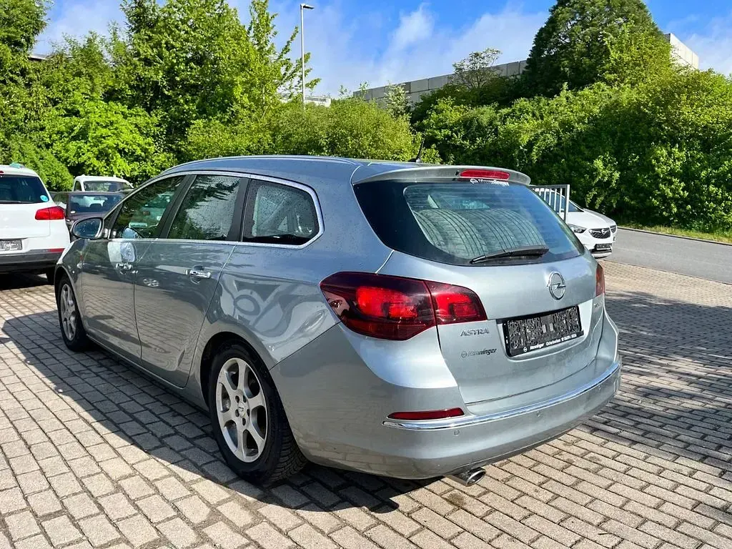 Usata Opel Astra Innovation 140 CV (102 kW) 2013 Argento Station wagon