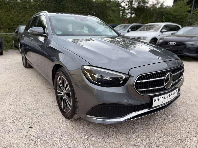 Selenitgrau Gebraucht 2022 Mercedes E300 Kombi | 26.999 € (Superpreis) - Bild 1/4