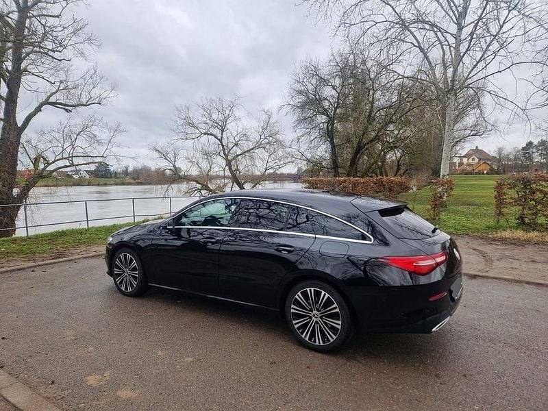 Gebraucht Mercedes CLA180 Shooting Brake 136 PS (100 kW) 2022 Schwarz Kombi