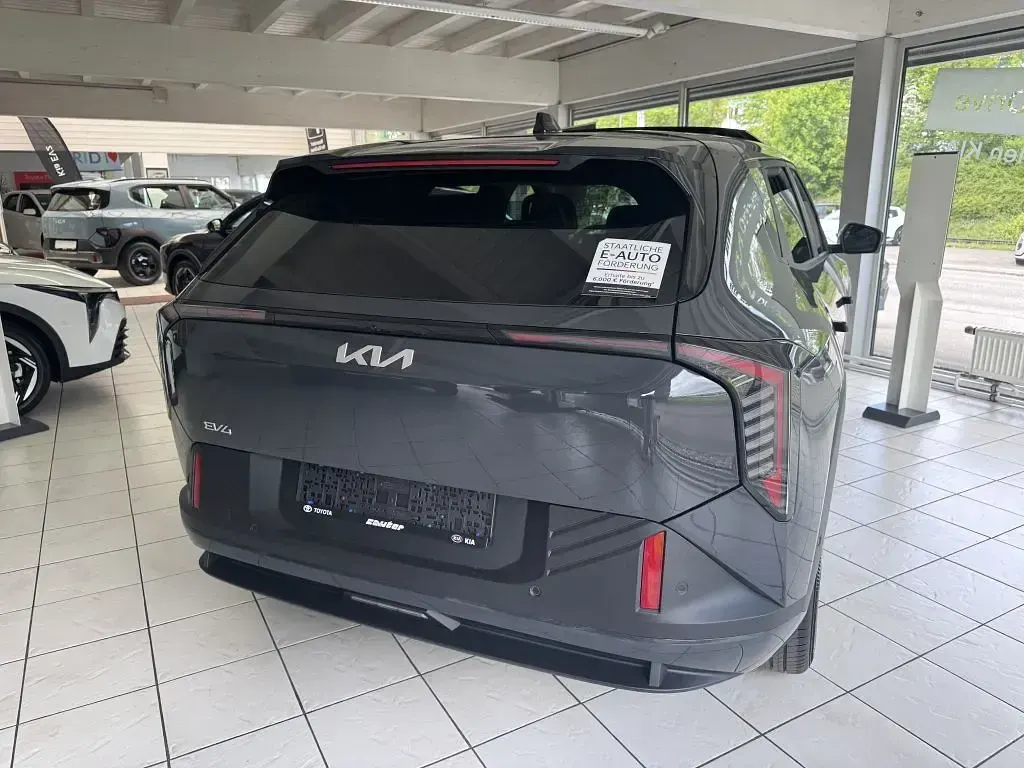 Neu Kia EV4 Earth 150 kW (204 PS) 2026 Grau Limousine