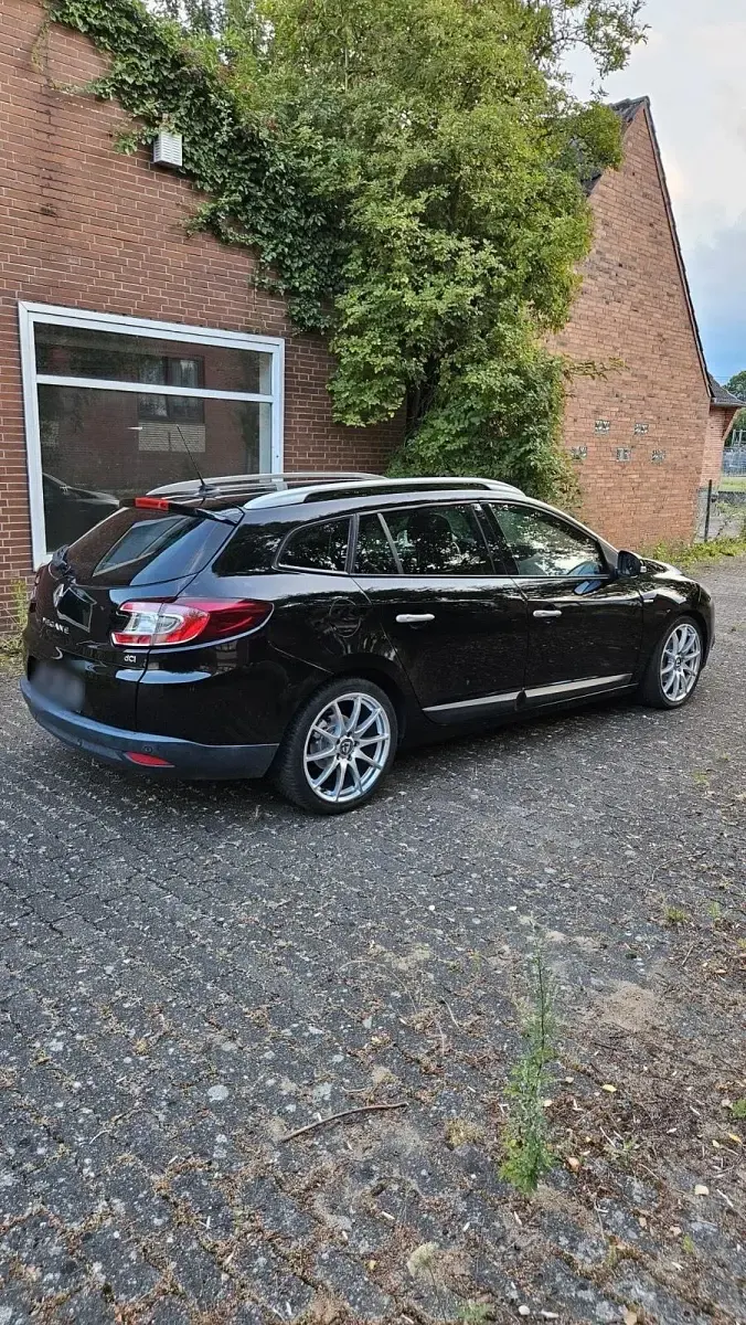 Gebraucht Renault Mégane III 130 PS (95 kW) 2011 Schwarz Limousine