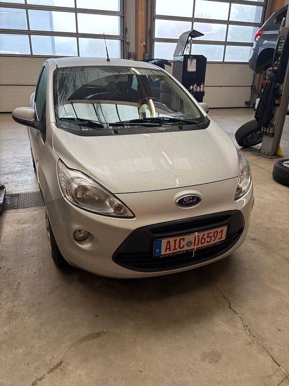 Silber Gebraucht 2010 Ford Ka Titanium Kleinwagen | 4.000 € (Fairer Preis) - Bild 1/4