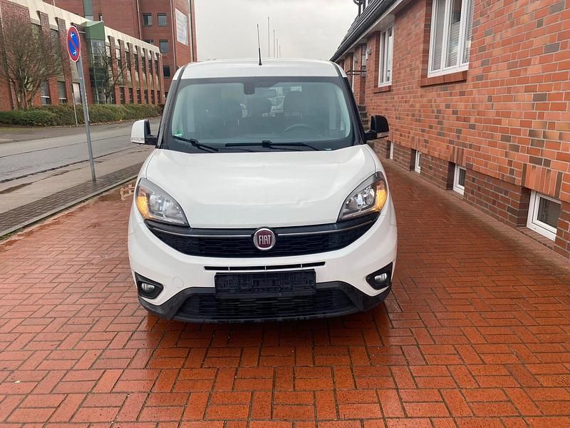 Weiß Gebraucht 2019 Fiat Doblò Van / Kleinbus | 4.600 € (Fairer Preis) - Bild 1/4