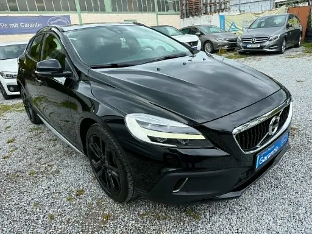 Gebraucht Volvo V40 152 PS (111 kW) 2019 Schwarz SUV