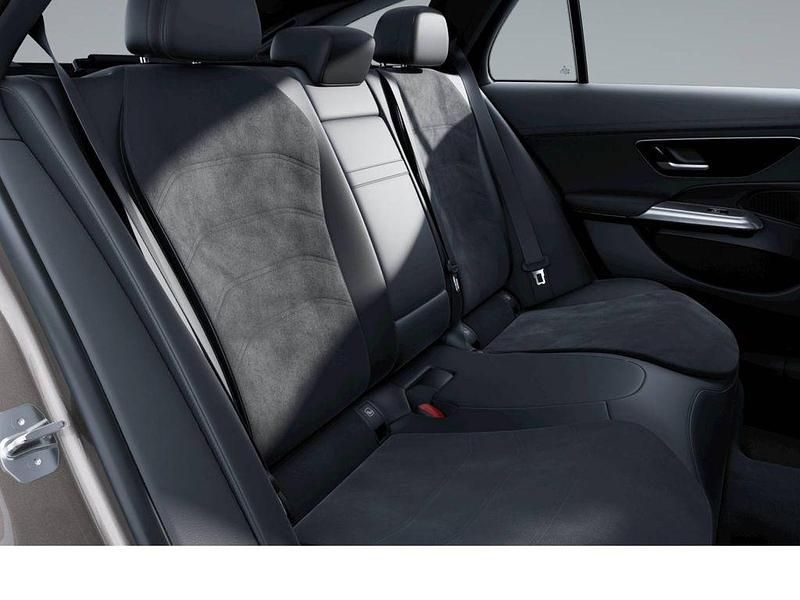 Metalliclack samtbraun (metallic) Gebraucht 2024 Mercedes E220 AMG Kombi | 49.855 € (Fairer Preis) - Bild 1/1