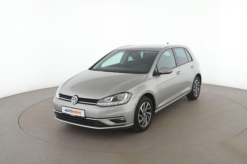 Grau Gebraucht 2018 VW Golf VII Sound Limousine | 15.230 € (Guter Preis) - Bild 1/3