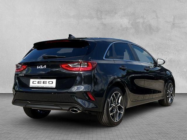 Neu Kia Ceed Style 140 PS (102 kW) 2025 1k) black pearl m (schwarz Kleinwagen
