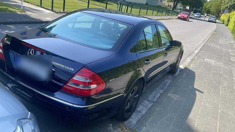 Second-hand Mercedes E200 163 CP (119 kW) 2003 Andere farben Berlinǎ