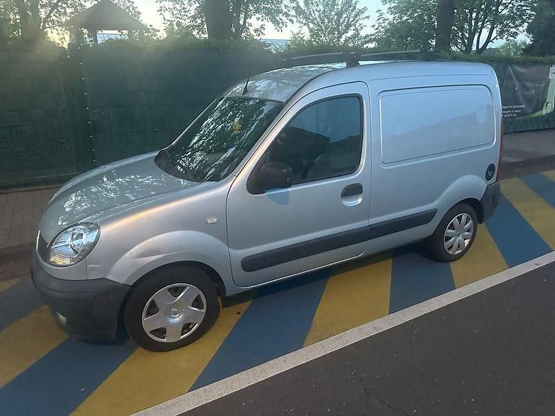 Usado Renault Kangoo Authentique 68 HP (50 kW) 2007 Prateado Monovolume