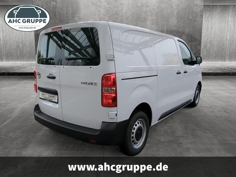 Gebraucht Toyota Proace Comfort 131 PS (96 kW) 2024 Icy white Van / Kleinbus
