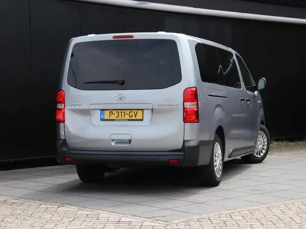 Gebraucht Toyota Proace Cool 120 PS (88 kW) 2022 Grau Van / Kleinbus
