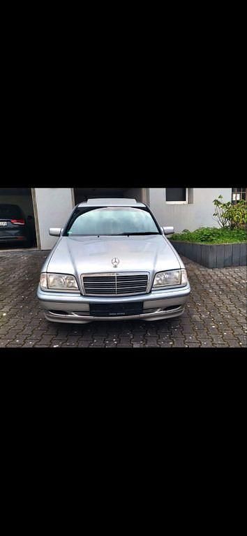 Gebraucht Mercedes C180 Classic 122 PS (89 kW) 1998 Silber Limousine
