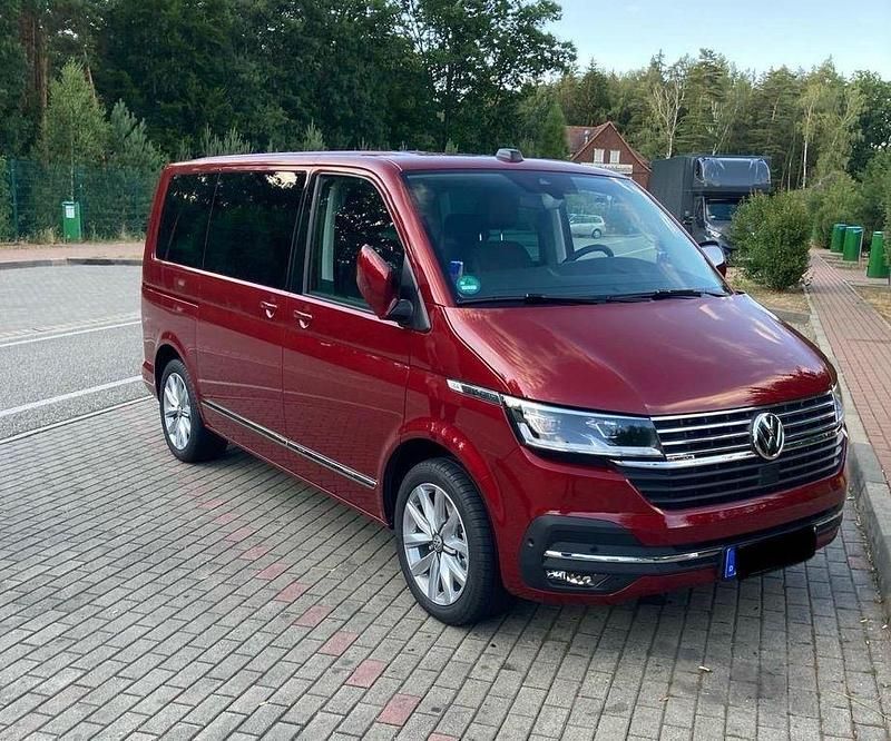 Second-hand VW Multivan 204 CP (150 kW) 2022 Roșu Monovolum