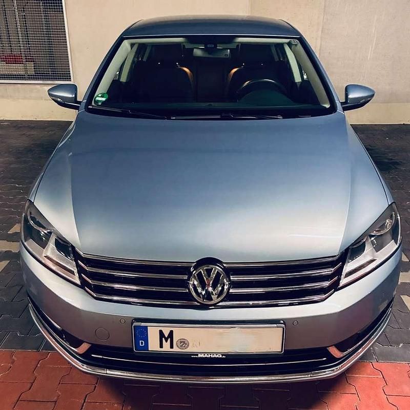 Grau Gebraucht 2013 VW Passat Highline Limousine | 13.500 € (Teuer) - Bild 1/4
