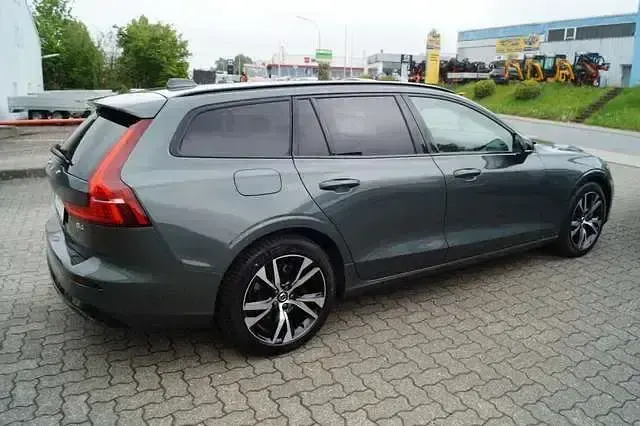 Gebraucht Volvo V60 Plus 197 PS (144 kW) 2025 Forest lake Kombi