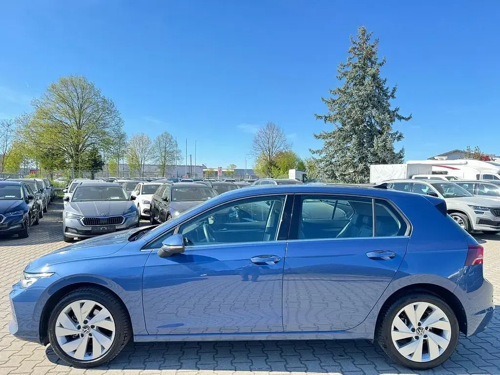 Second-hand VW Golf VIII Style 150 CP (110 kW) 2025 Albastru Berlinǎ