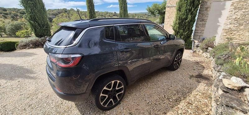 Grau Gebraucht 2018 Jeep Compass Limited SUV | 19.400 € (Etwas zu teuer) - Bild 1/4