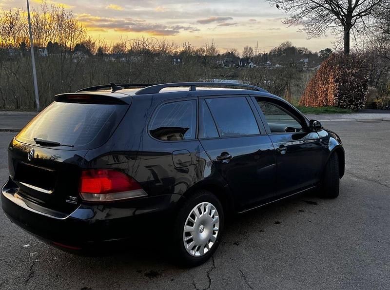 Gebraucht VW Golf VI 105 PS (77 kW) 2011 Schwarz Kleinwagen