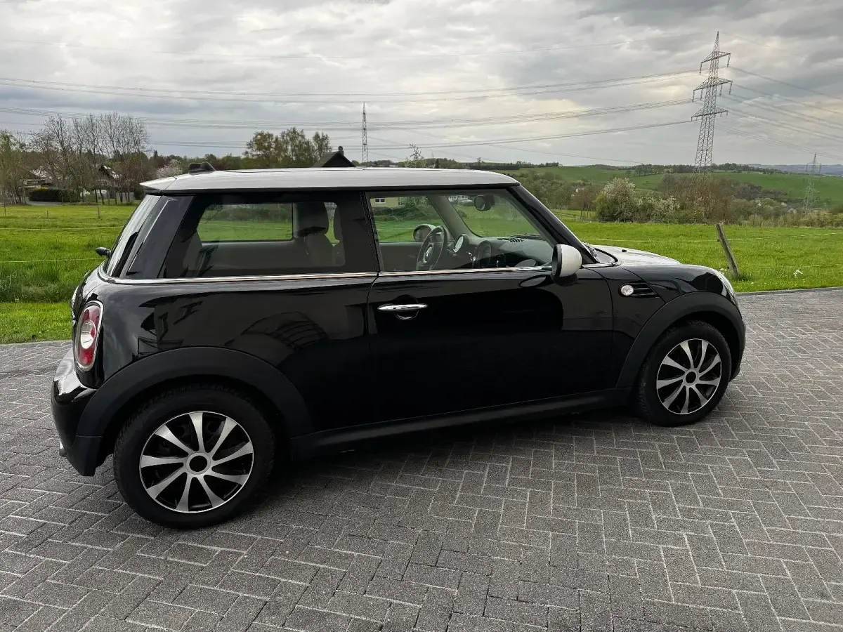 Gebraucht Mini Cooper D 112 PS (82 kW) 2012 Schwarz Kleinwagen