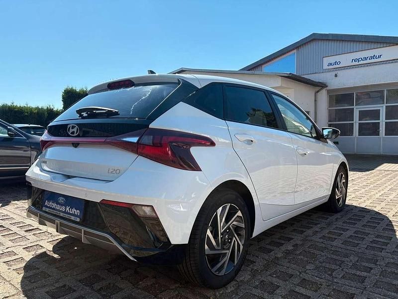 Neu Hyundai i20 90 PS (66 kW) 2026 Atlas white Kleinwagen
