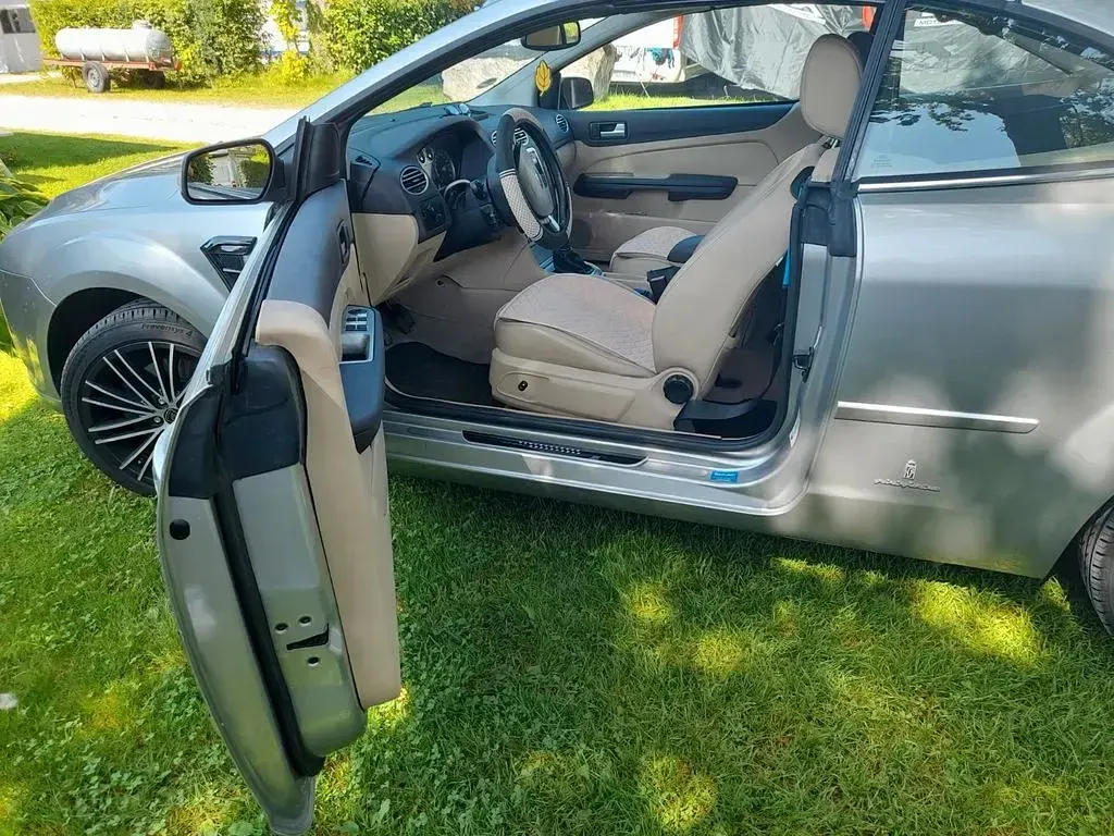 Gebraucht Ford Focus Cabriolet Titanium 145 PS (106 kW) 2007 Silber Cabrio