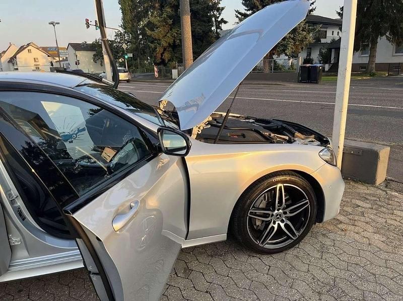 Gebraucht Mercedes E220 194 PS (142 kW) 2017 Limousine