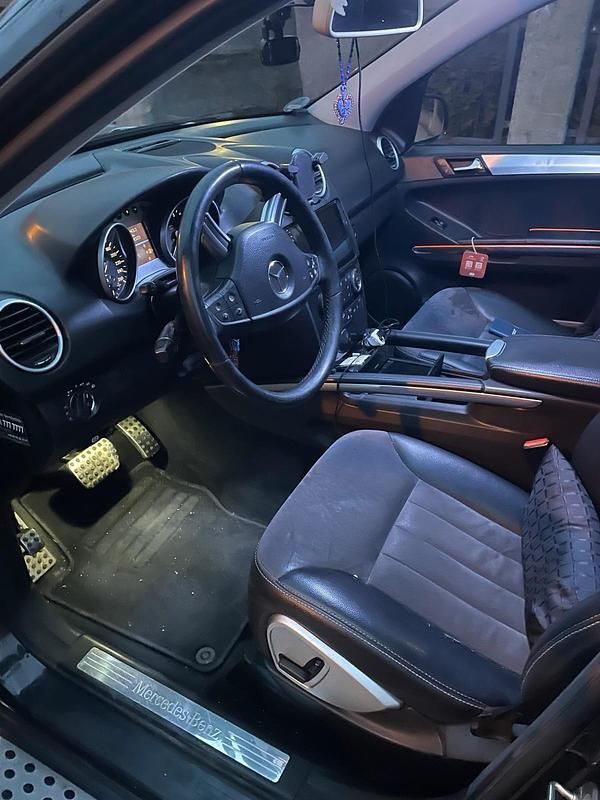 Schwarz Gebraucht 2007 Mercedes ML420 SUV | 6.999 € - Bild 1/4