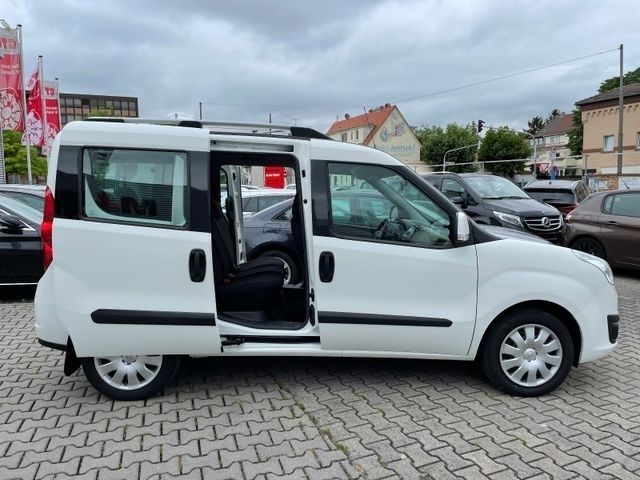 Gebraucht Opel Combo Edition 95 PS (69 kW) 2016 Weiß Van / Kleinbus