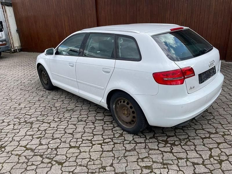 Gebraucht Audi A3 Attraction 105 PS (77 kW) 2013 Weiß Limousine