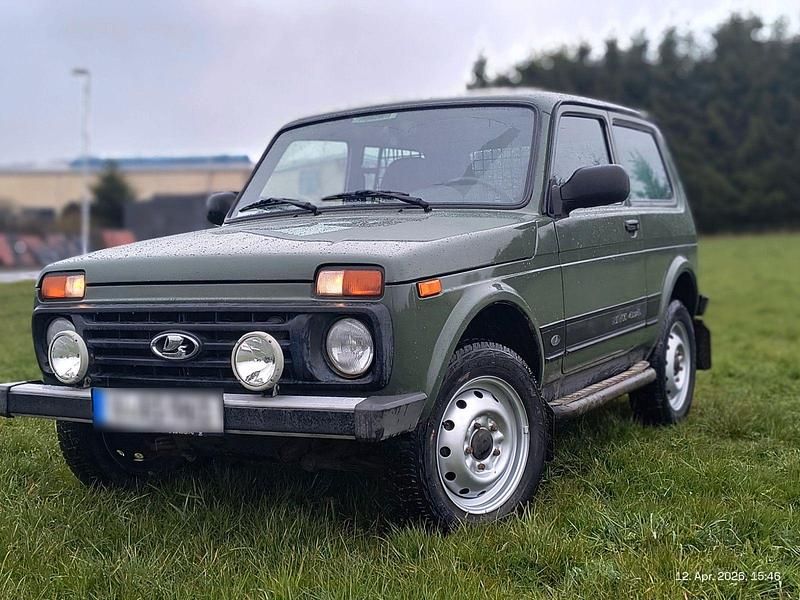 Usata Lada Urban 83 CV (61 kW) 2017 Verde SUV