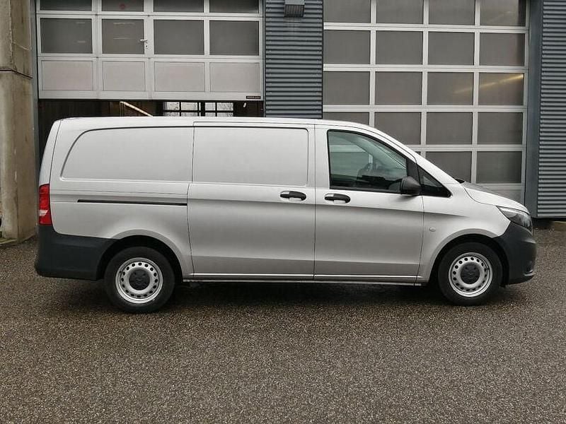 Gebraucht Mercedes Vito 114 PS (83 kW) 2019 Brillantsilber Van