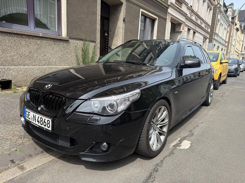Schwarz Gebraucht 2005 BMW 530 Sport Line Kombi | 3.999 € (Guter Preis) - Bild 1/4