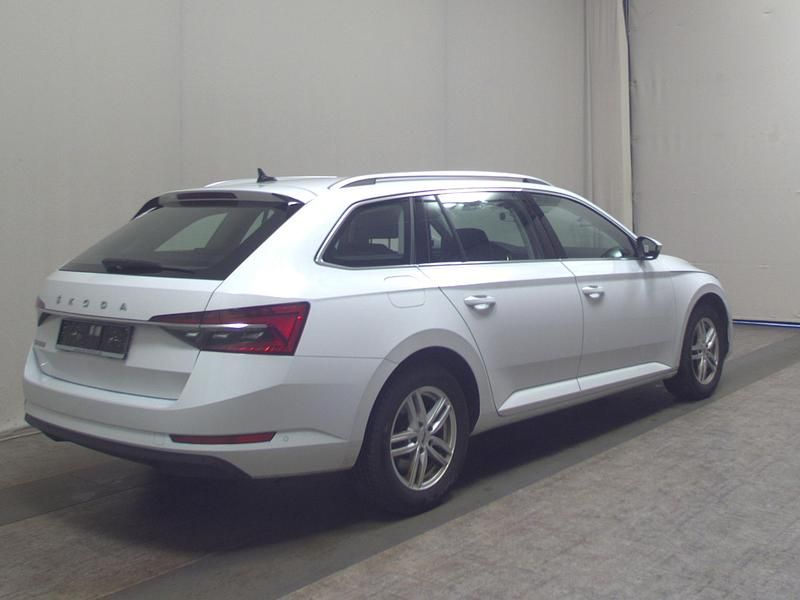 Gebraucht Skoda Superb Style 150 PS (110 kW) 2022 Weiss Kombi