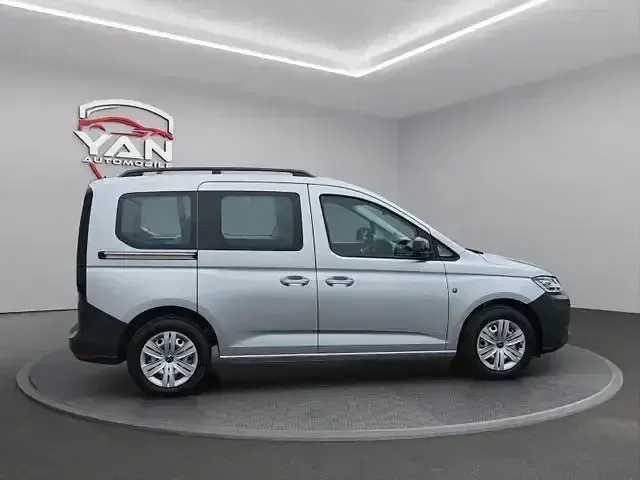 Gebraucht VW Caddy 122 PS (89 kW) 2023 Reflexsilber Van / Kleinbus