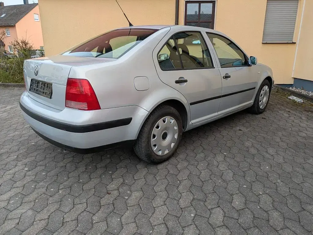 Gebraucht VW Bora Trendline 75 PS (55 kW) 2001 Silber Limousine