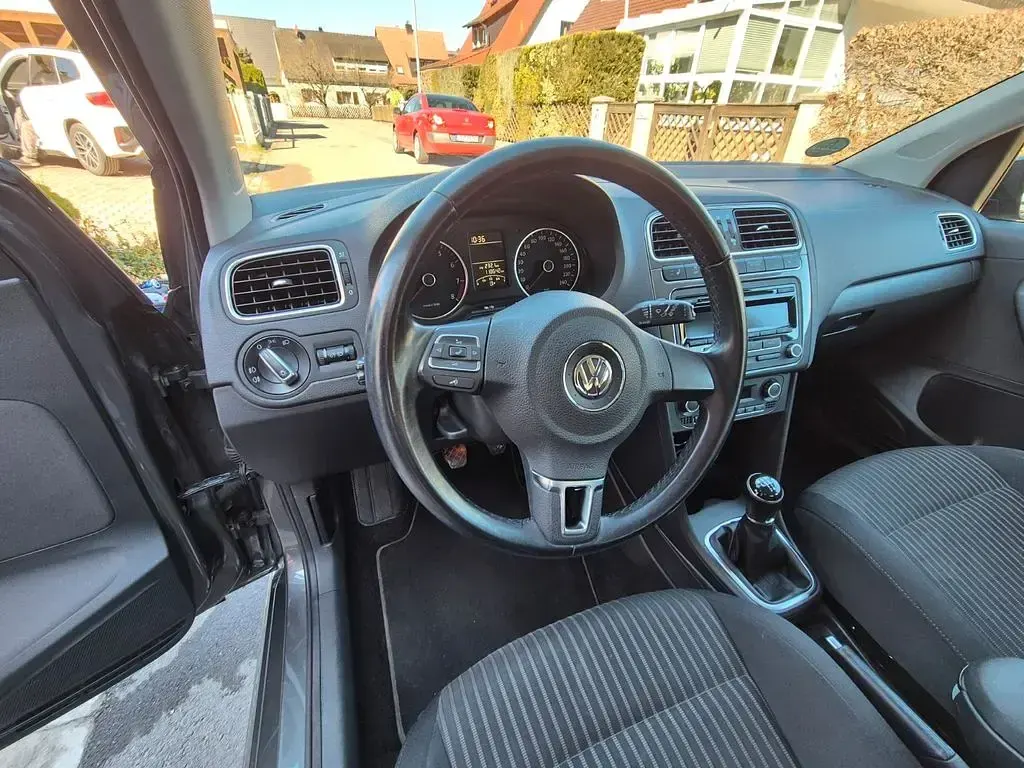 Gebraucht VW Polo Highline 90 PS (66 kW) 2013 Grau Kleinwagen