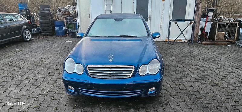 Gebraucht Mercedes C180 143 PS (105 kW) 2005 Blau Limousine