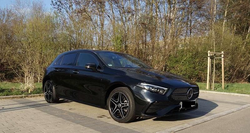 Schwarz Gebraucht 2023 Mercedes A250 AMG Line Premium Plus Kleinwagen | 35.000 € (Fairer Preis) - Bild 1/4