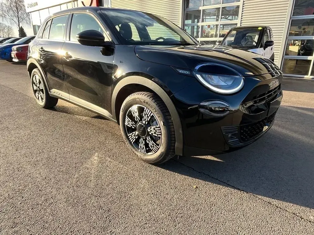 Gebraucht Fiat 600 Business 110 PS (80 kW) 2026 Cinema schwarz metallic SUV