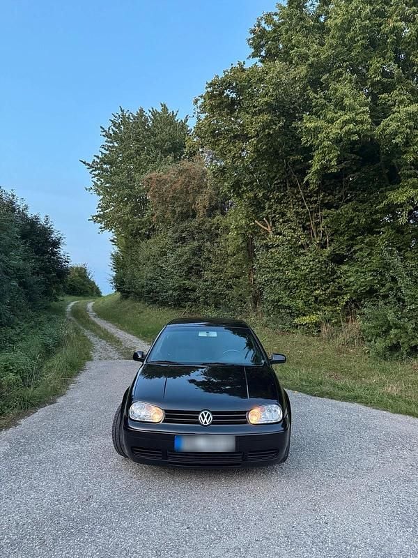 Gebraucht VW Golf IV 90 PS (66 kW) 2001 Schwarz Kleinwagen