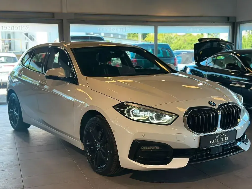 Gebraucht BMW 118 Shadowline 150 PS (110 kW) 2021 Alpinweiss iii Kleinwagen