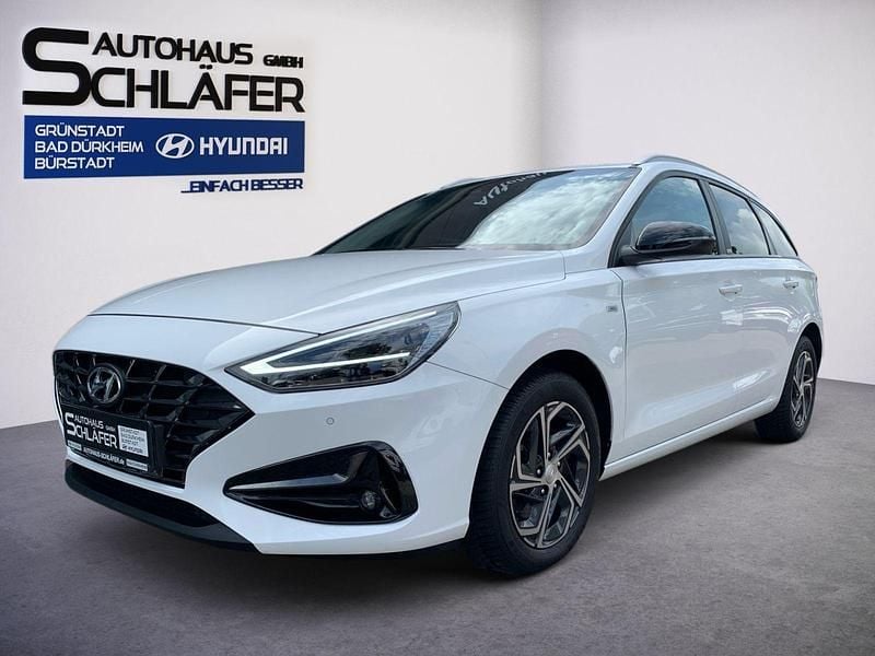 Weiß Gebraucht 2021 Hyundai i30 Intro Edition Kombi | 20.880 € (Fairer Preis) - Bild 1/4