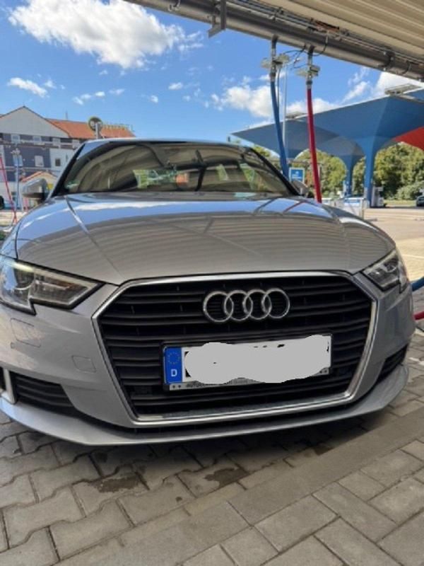 Grau Gebraucht 2020 Audi A3 Sportback Limousine | 16.000 € (Fairer Preis) - Bild 1/4