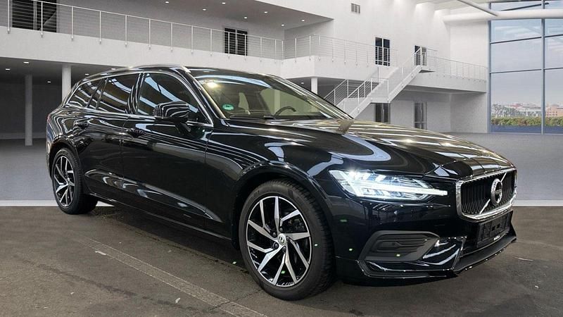 Black stone Gebraucht 2021 Volvo V60 Momentum Kombi | 24.880 € (Superpreis) - Bild 1/3
