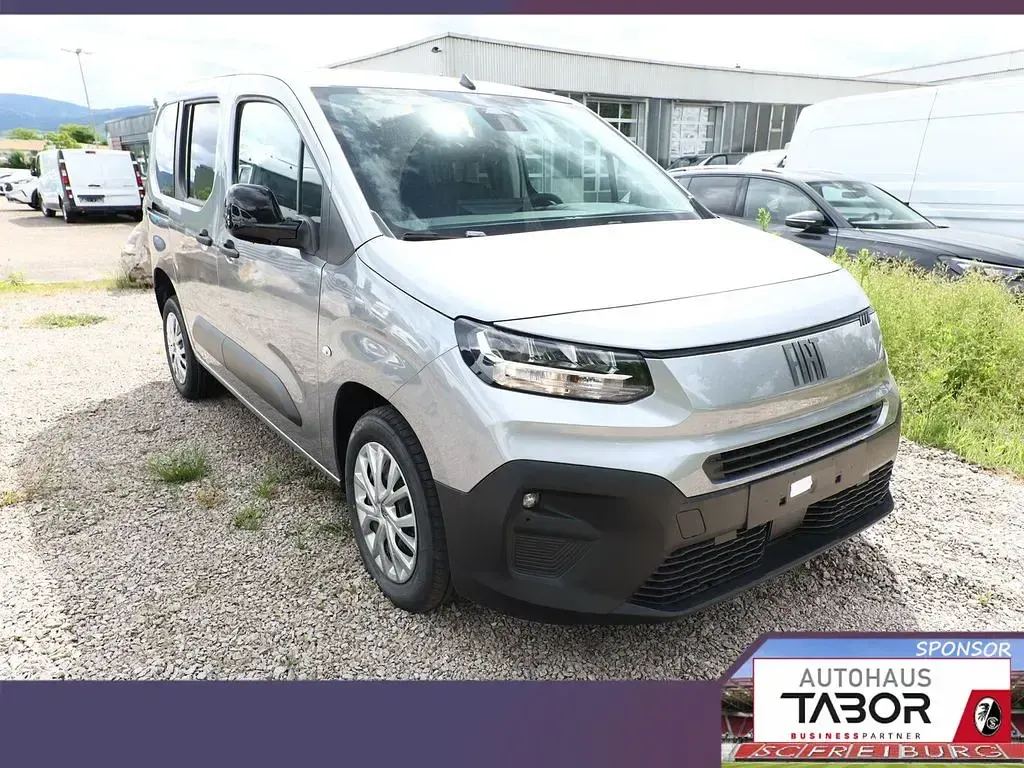 Neu Fiat Doblò 131 PS (96 kW) 2025 Grau metallic Van / Kleinbus
