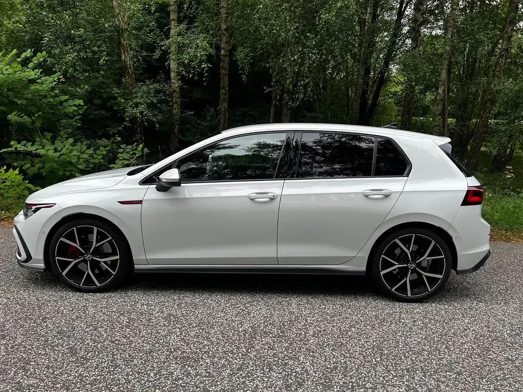 Gebraucht VW Golf VIII GTI 245 PS (180 kW) 2022 Weiß Limousine
