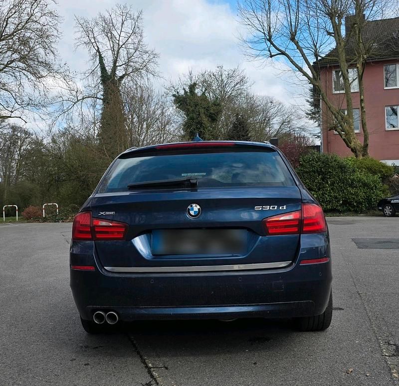 Gebraucht BMW 530 258 PS (189 kW) 2012 Blau Kombi
