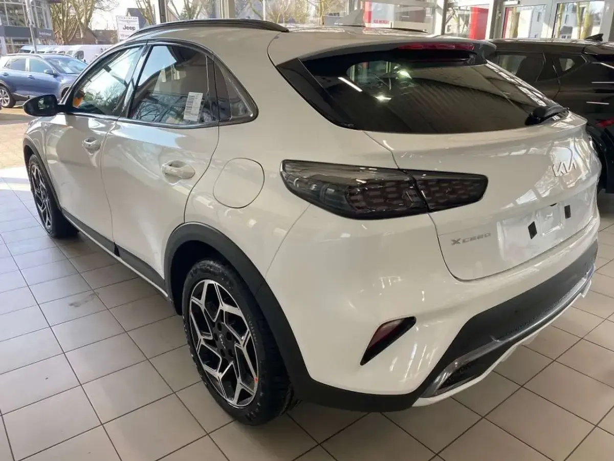 Neu Kia XCeed GT-Line 140 PS (102 kW) 2025 Deluxe weiß metallic SUV